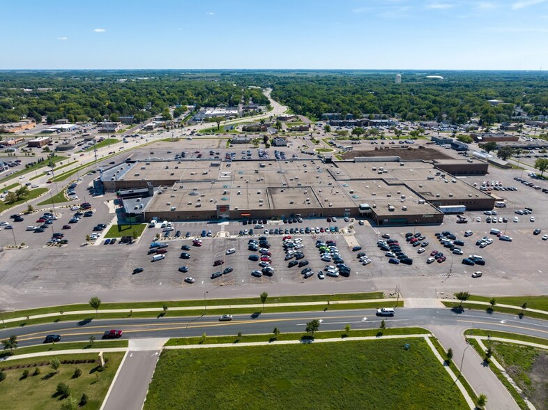 1400 Madison Ave, Mankato, MN à louer - Photo du bâtiment - Image 2 de 3