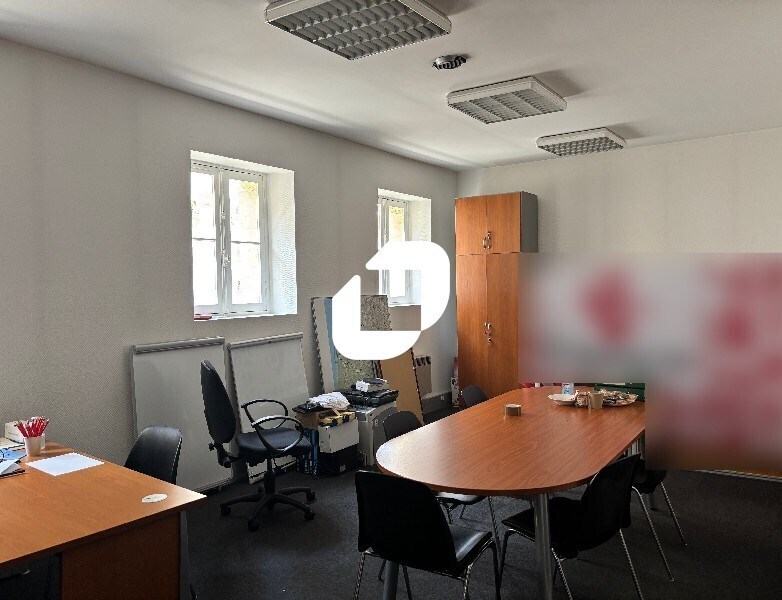 Office in Bordeaux for lease Interior Photo- Image 1 of 7