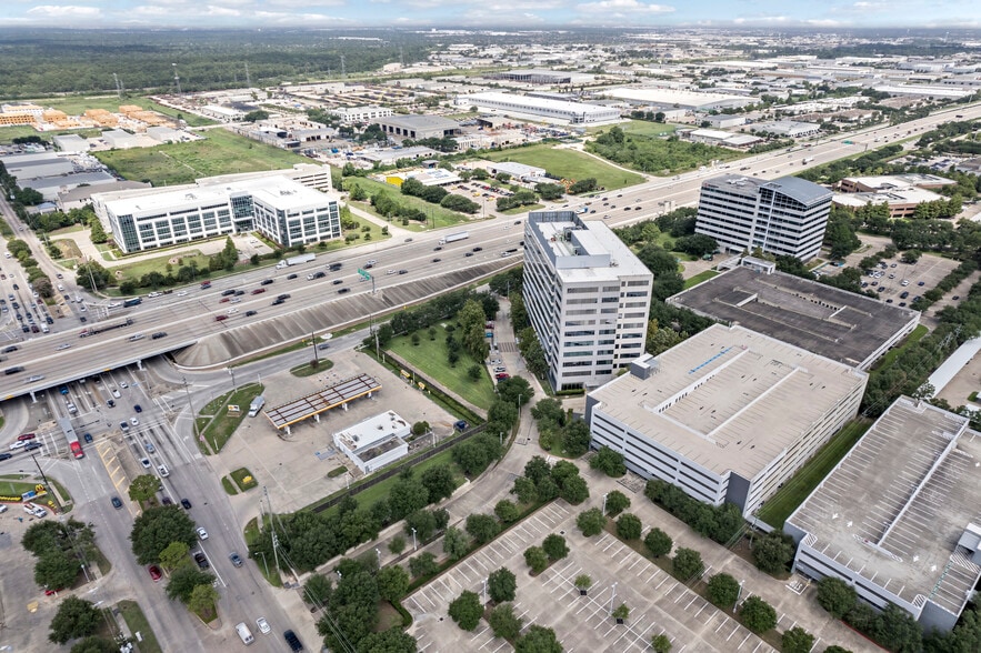 4424 W Sam Houston Pky N, Houston, TX à louer - Aérien - Image 2 de 59