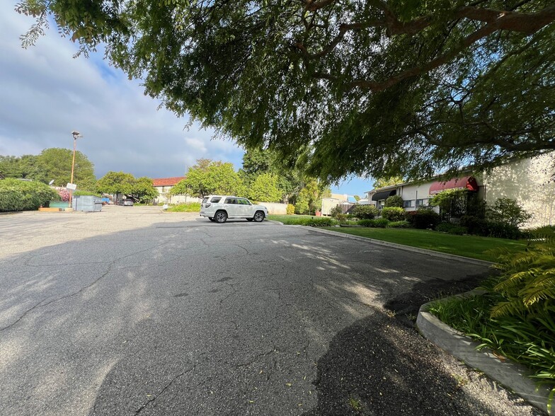 800-804 Foothill Blvd, La Canada Flintridge, CA for lease - Building Photo - Image 3 of 6