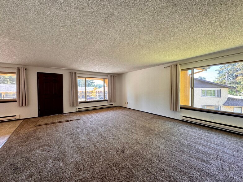 1125 13th St, Shelton, WA à vendre - Photo du bâtiment - Image 2 de 7
