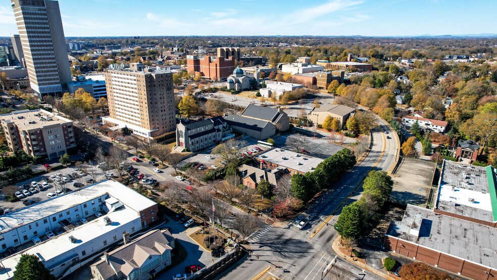 429 N Main St, Greenville, SC à vendre - Photo du bâtiment - Image 2 de 56
