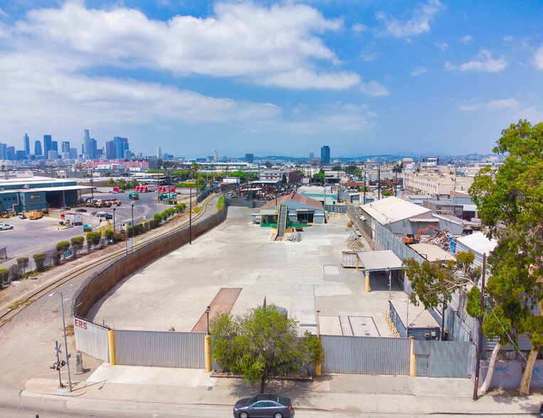 2211 E Washington Blvd, Los Angeles, CA for lease - Building Photo - Image 2 of 4