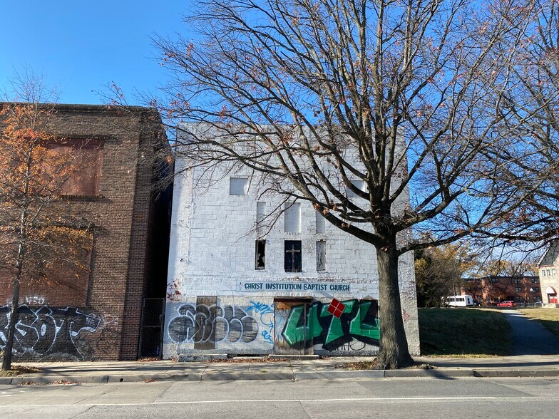 704 Ensor St, Baltimore, MD à vendre - Photo du bâtiment - Image 2 de 8