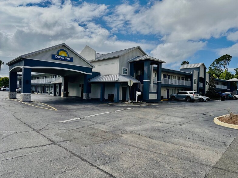 2904 W International Speedway Blvd, Daytona Beach, FL for sale - Building Photo - Image 2 of 10