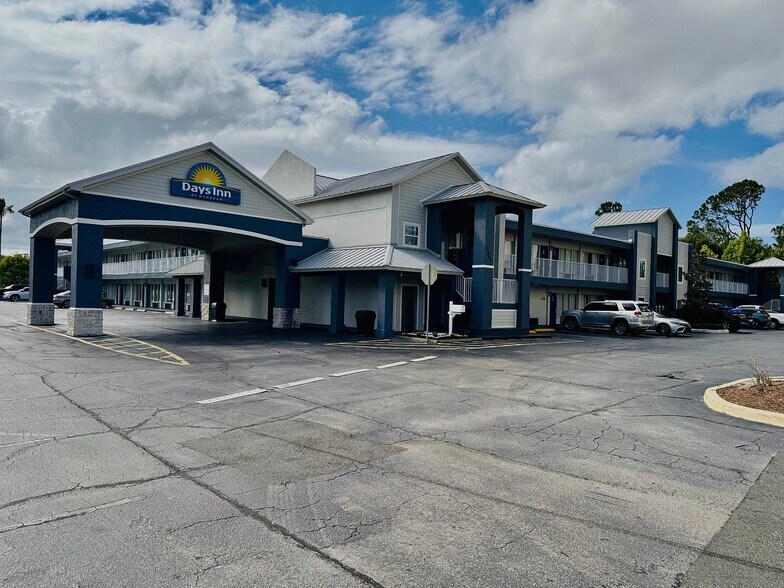 2904 W International Speedway Blvd, Daytona Beach, FL à vendre - Photo du bâtiment - Image 2 de 10