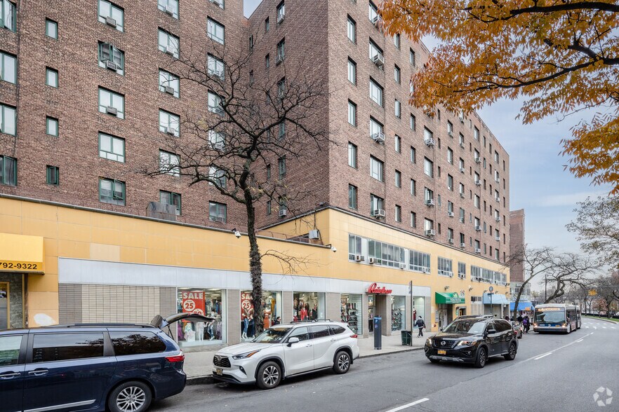 1410-1491 Metropolitan Ave, Bronx, NY à louer - Photo du bâtiment - Image 3 de 6