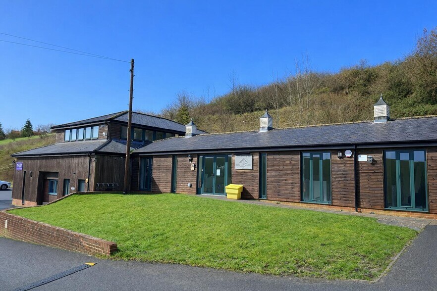 1-4 Hawthorne Farm Business Park, Winterborne Stickland à louer - Photo du bâtiment - Image 1 de 2