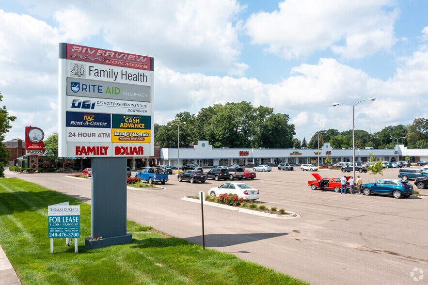 19010-19230 Fort St, Riverview, MI à louer - Photo du bâtiment - Image 2 de 8