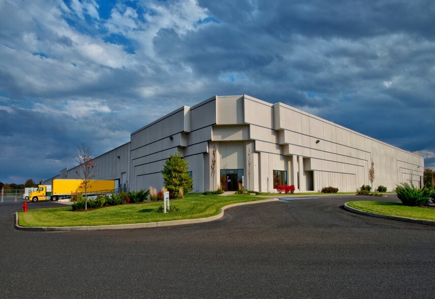 800 Arlington Blvd, Swedesboro, NJ à louer - Photo du bâtiment - Image 2 de 7