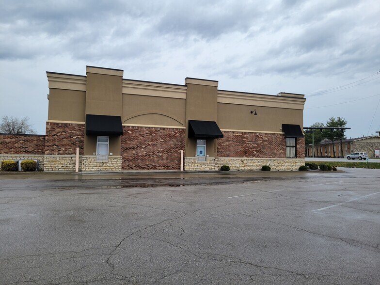 1495 E 10th St, Jeffersonville, IN for lease - Building Photo - Image 2 of 7