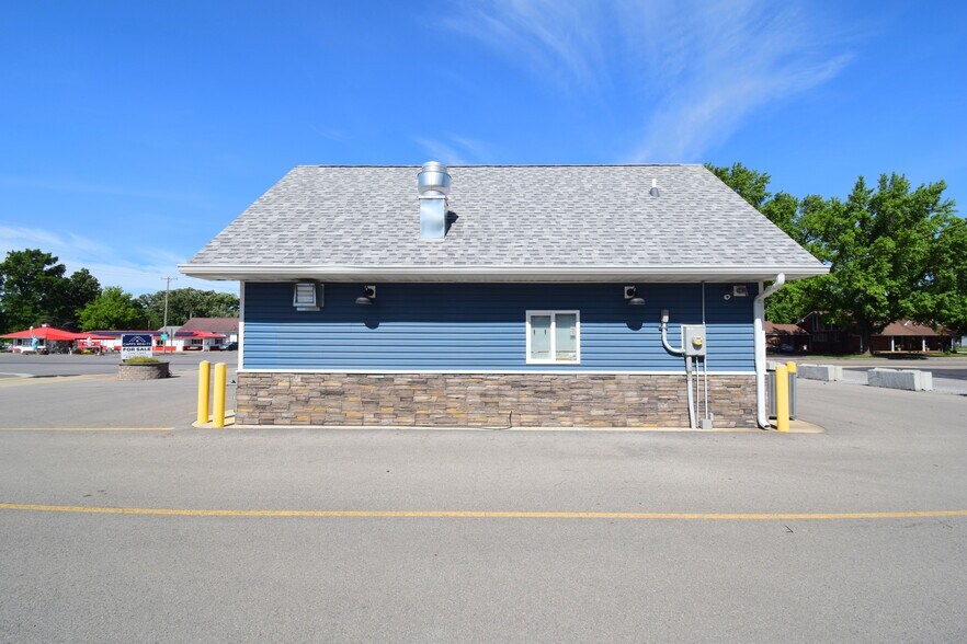 102 N Park St, Sesser, IL à vendre - Photo du bâtiment - Image 3 de 20
