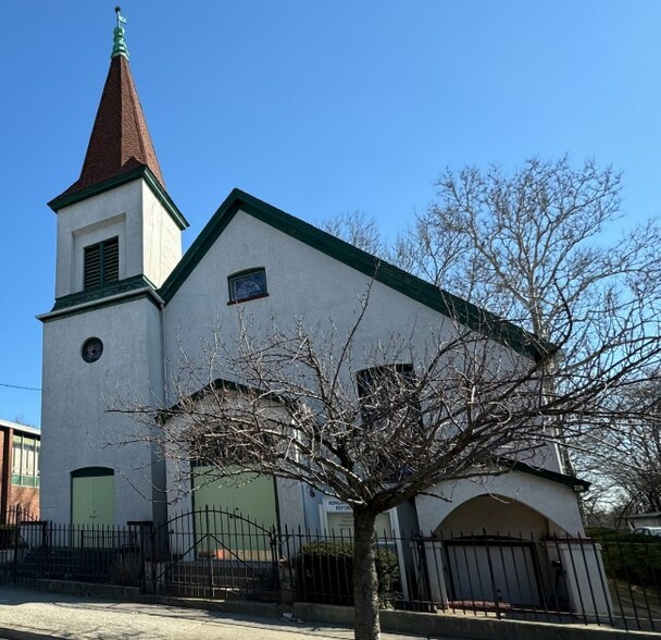 Specialty Use Religious Campus Passaic portfolio of 3 properties for sale on LoopNet.ca - Building Photo - Image 2 of 10