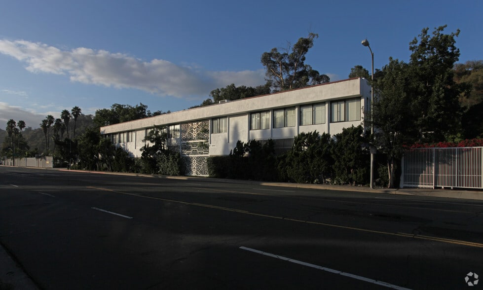 1660 Riverside Dr, Los Angeles, CA for sale - Building Photo - Image 3 of 5