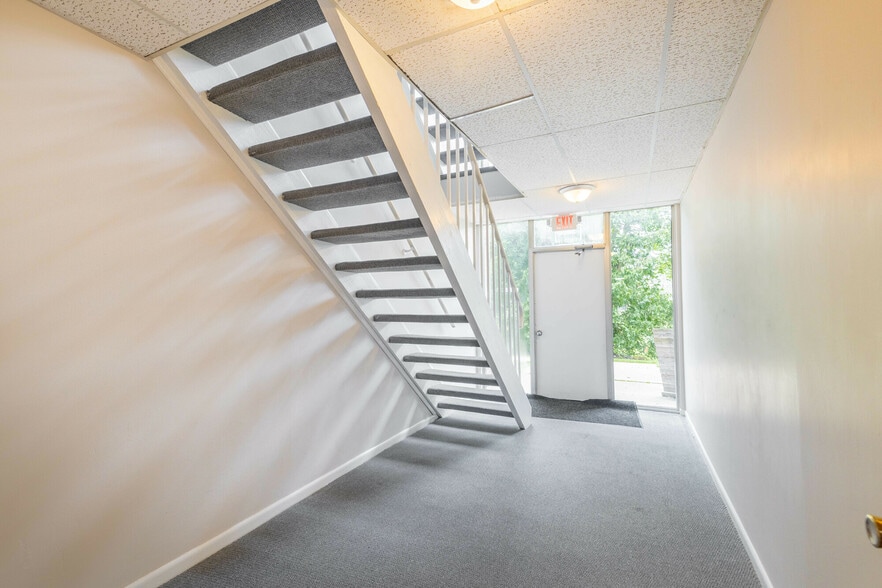 3651 Balfour Ct, Flint, MI for sale - Building Photo - Image 3 of 49