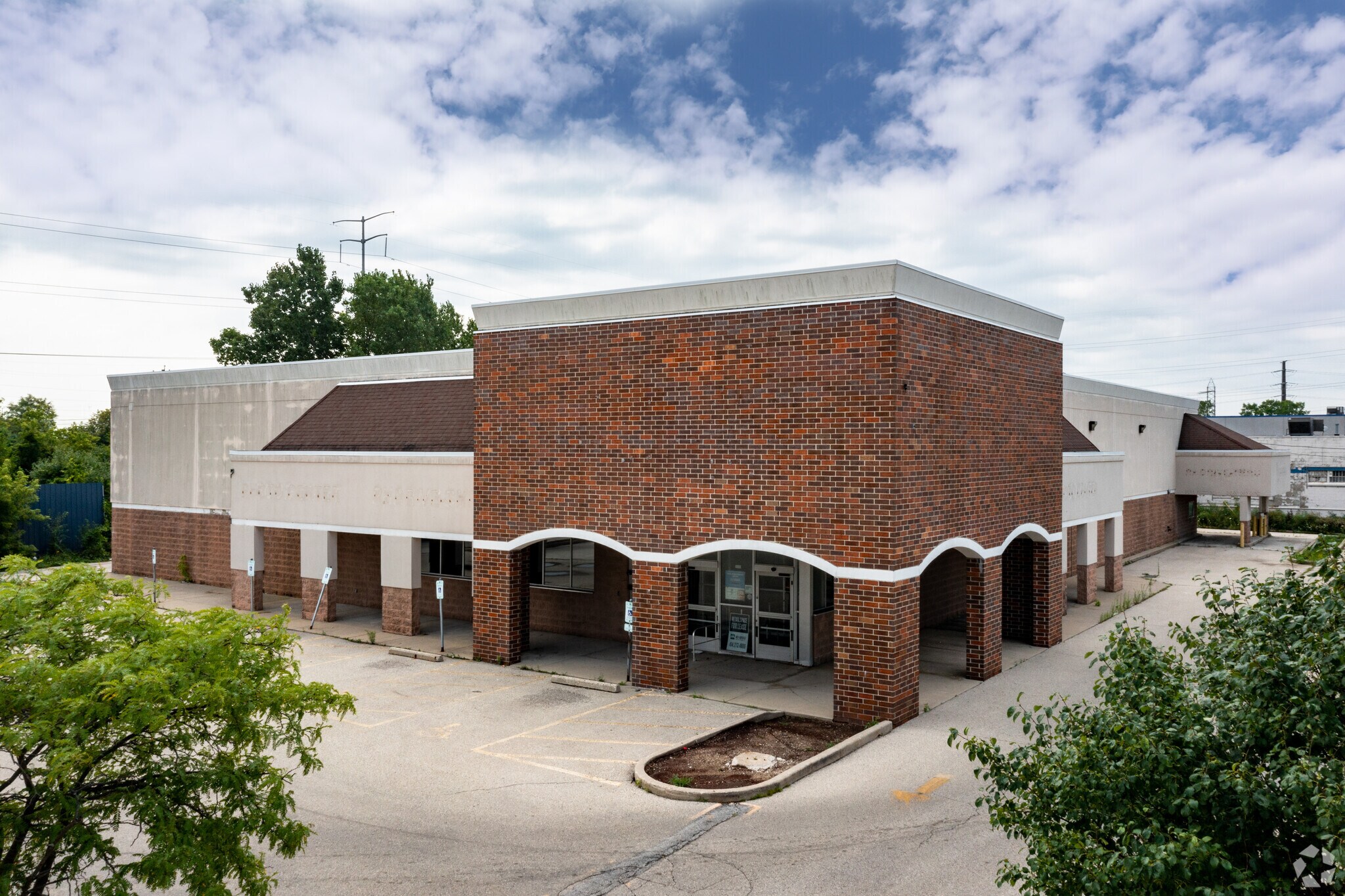 6330 N 76th St, Milwaukee, WI for lease Primary Photo- Image 1 of 10