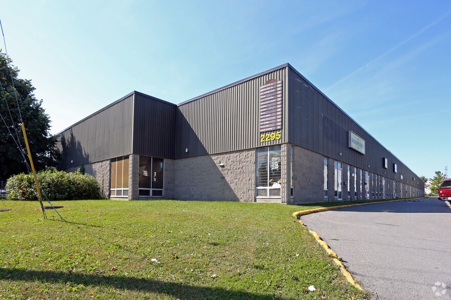 2295 Stevenage Dr, Ottawa, ON à louer - Photo du bâtiment - Image 3 de 4