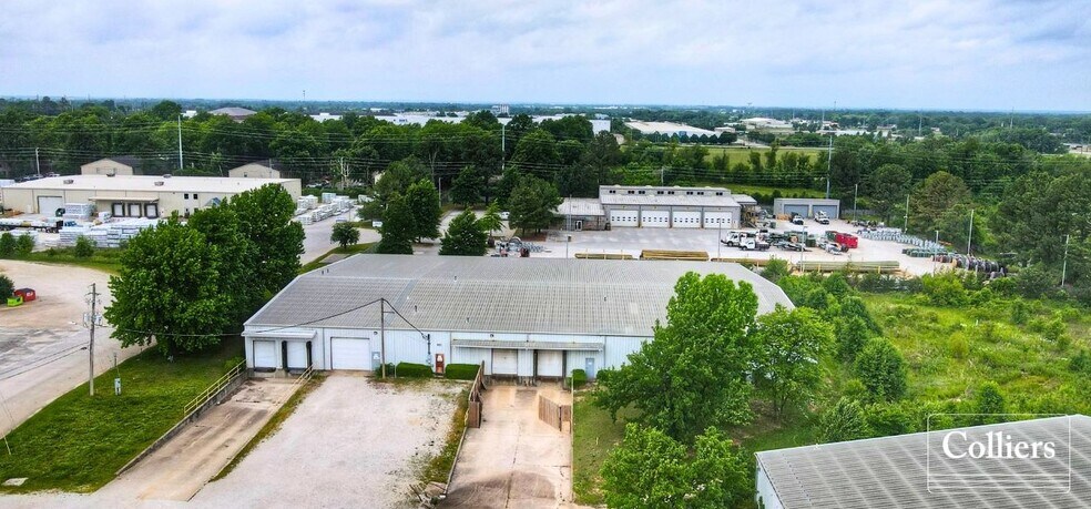 401 W Stribling Dr, Rogers, AR à louer - Photo du bâtiment - Image 1 de 5