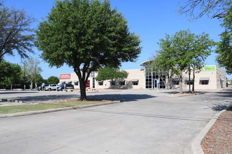 8531 W Loop 1604 N, San Antonio, TX à vendre - Photo du bâtiment - Image 2 de 18