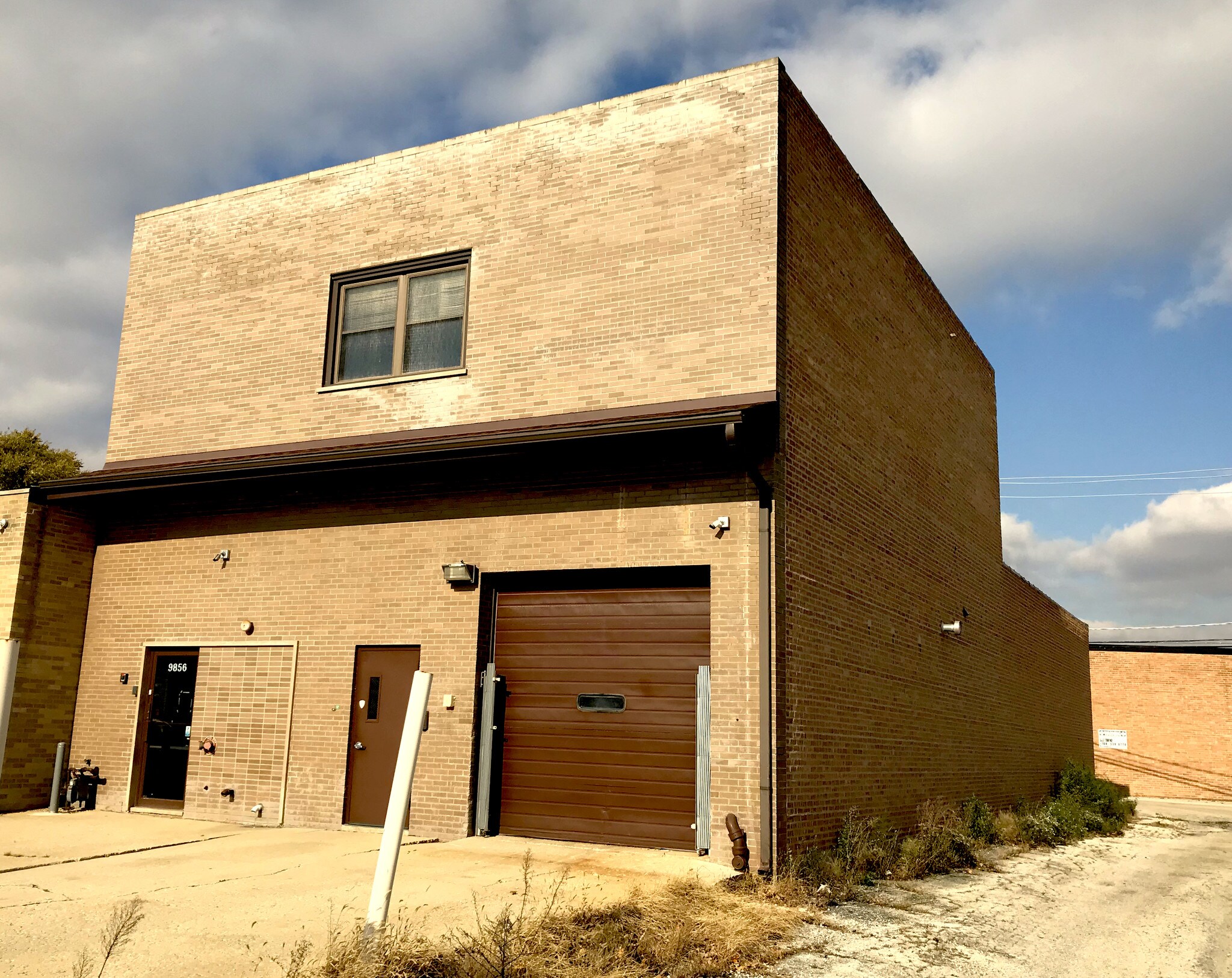 9856 Derby Ln, Westchester, IL à louer Photo du bâtiment- Image 1 de 31