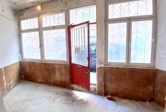 Plus de détails pour Multi-résidentiel à vendre