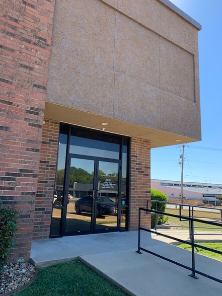 2440 S High St, Longview, TX for lease - Building Photo - Image 3 of 12