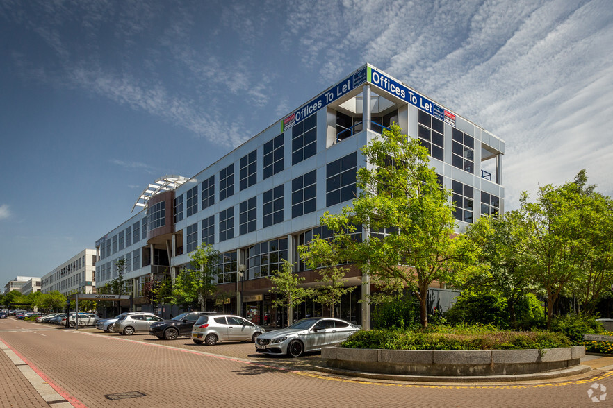 302-340 Silbury Blvd, Milton Keynes for lease - Primary Photo - Image 1 of 2