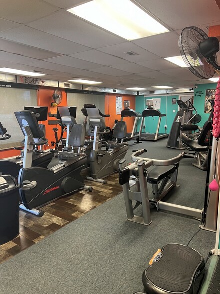 210 S Oak St, Eldon, MO for sale - Building Photo - Image 3 of 8