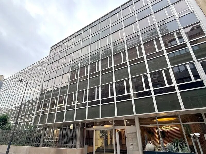 15 Bis Rue De La Baume, Paris à louer Photo du bâtiment- Image 1 de 9