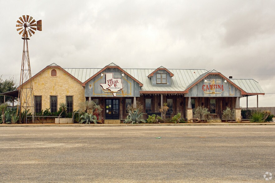 11985 W Us-87 Hwy, La Vernia, TX à vendre - Photo du bâtiment - Image 2 de 4