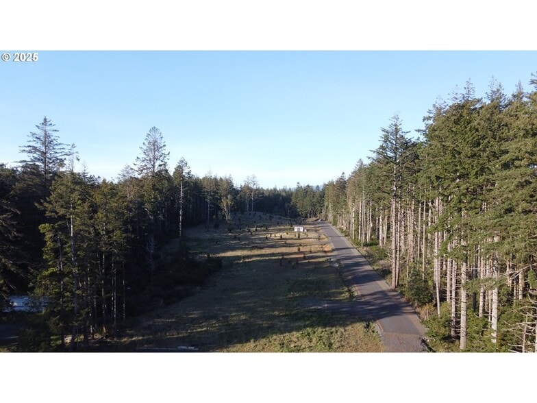 Hubbard Ln, Port Orford, OR à vendre - Photo du bâtiment - Image 3 de 12