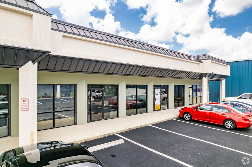 6160-6170 Ulmerton Rd, Clearwater, FL à louer - Photo du bâtiment - Image 2 de 11