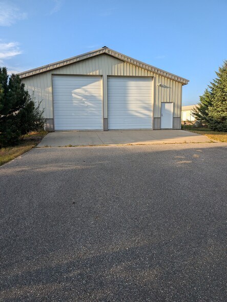 780 E Pearl St, Kasota, MN à vendre - Photo du bâtiment - Image 2 de 6