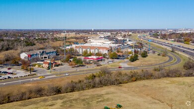 930 Ed Noble Pky, Norman, OK - AÉRIEN Vue de la carte