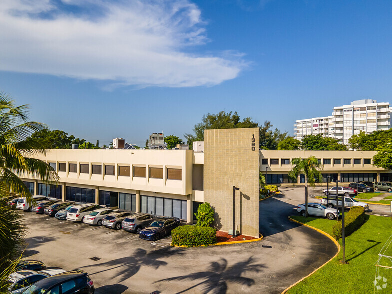 1380 NE Miami Gardens Dr, North Miami Beach, FL for lease - Building Photo - Image 1 of 5