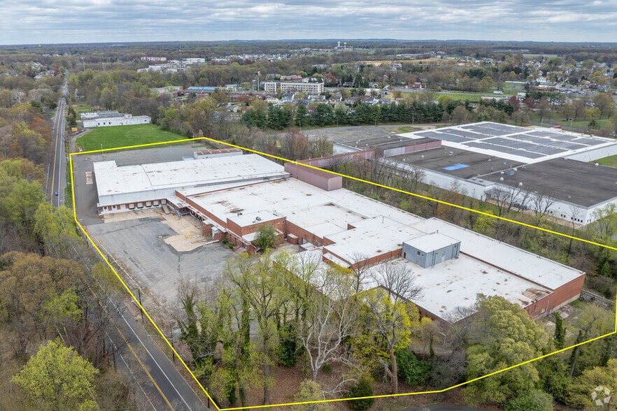 104 E Park St, Bordentown, NJ for lease - Building Photo - Image 1 of 27