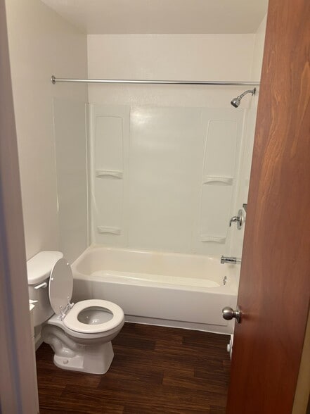 1521 Brooke Park Dr, Toledo, OH for sale - Building Photo - Image 2 of 12