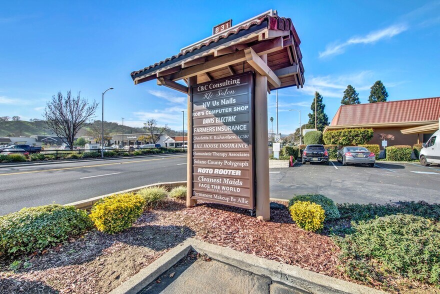 831 Alamo Dr, Vacaville, CA à louer - Photo du bâtiment - Image 3 de 6
