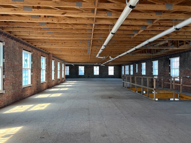 700 Cotton St, Shreveport, LA à louer - Photo intérieure - Image 3 de 7