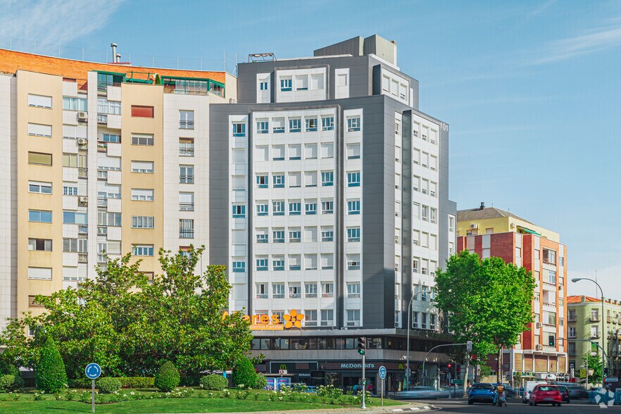 Calle de Bravo Murillo, 101, Madrid, Madrid à louer - Photo du bâtiment - Image 2 de 4