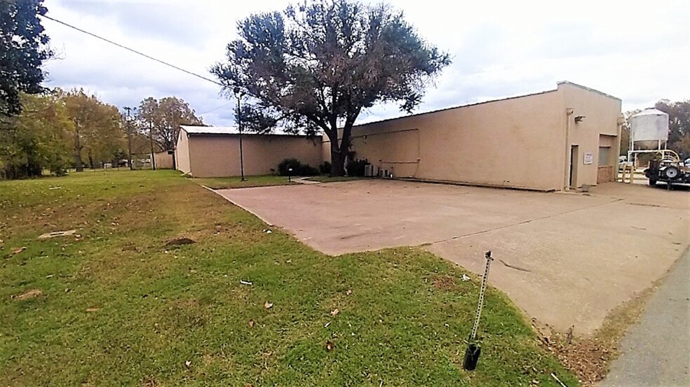 131 E Sears St, Denison, TX for lease - Primary Photo - Image 1 of 11