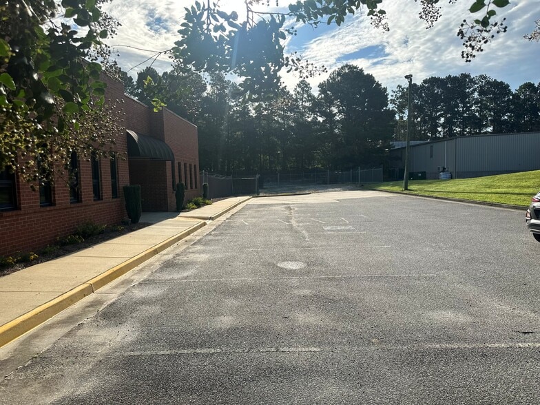 515 Nine North Ct, Alpharetta, GA for lease - Building Photo - Image 3 of 18