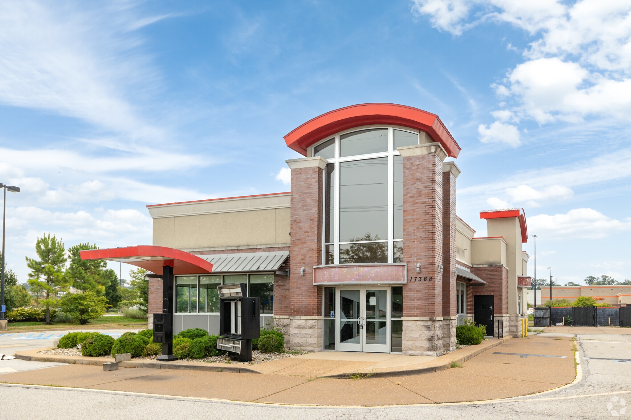 17368 Chesterfield Airport Rd, Chesterfield, MO for lease Primary Photo- Image 1 of 5