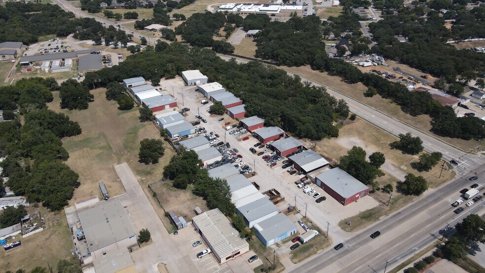 111 Industrial Dr, Kennedale, TX à vendre - Photo du bâtiment - Image 3 de 9