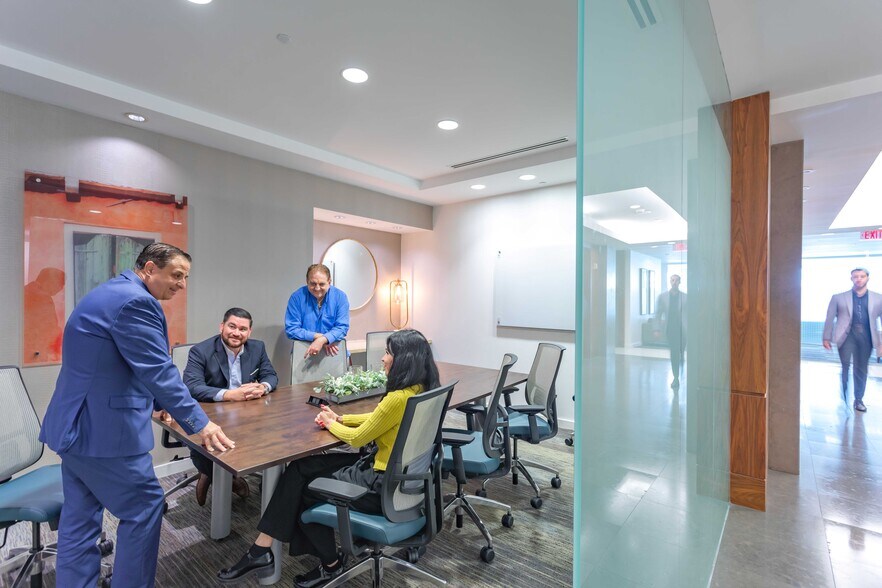 2525 Ponce de Leon Blvd, Coral Gables, FL à louer - Photo intérieure - Image 1 de 25