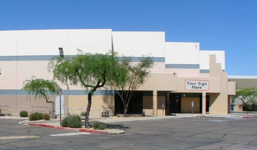3906 E Broadway Rd, Phoenix, AZ à louer - Photo du bâtiment - Image 2 de 6