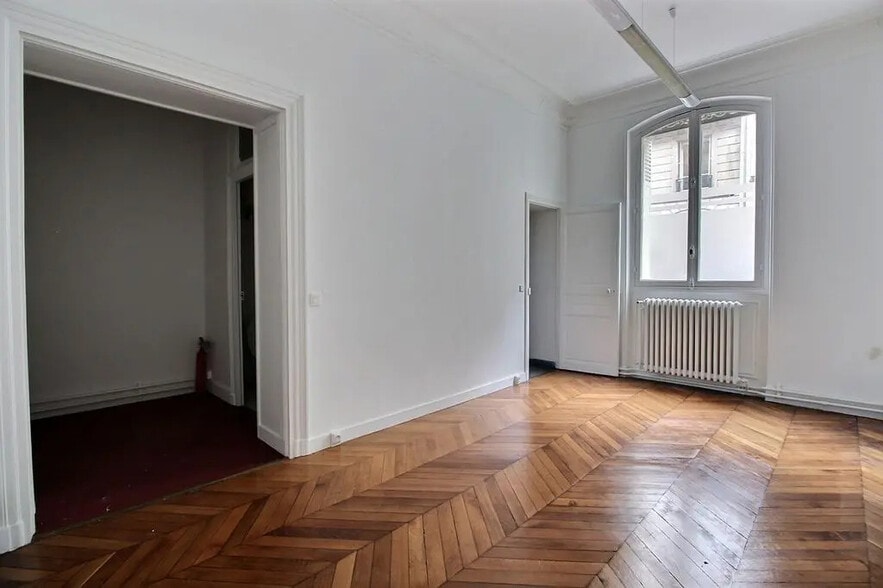 Office in Paris for lease - Interior Photo - Image 3 of 6