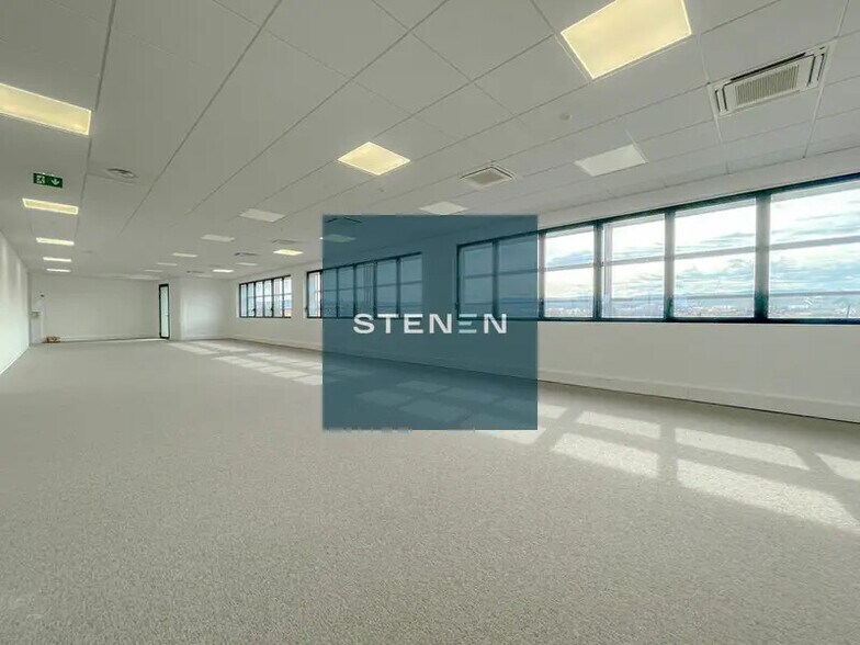Office in Vitrolles for lease - Building Photo - Image 3 of 5