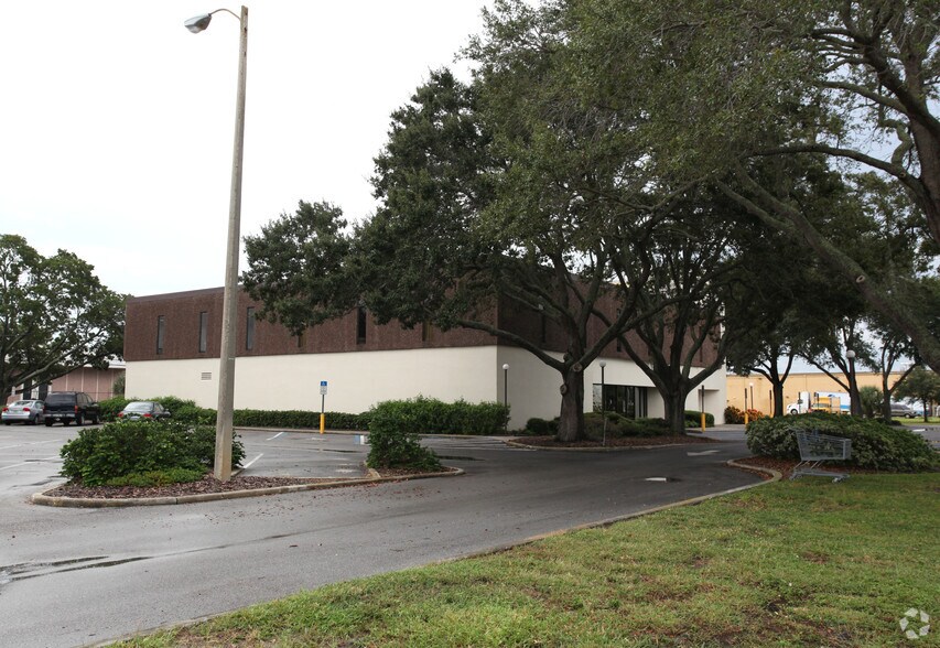 2170 Rainbow Dr, Clearwater, FL à louer - Photo du bâtiment - Image 2 de 6