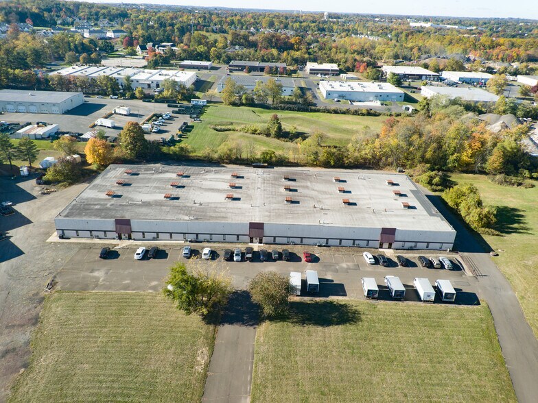 70 Vincent Cir, Ivyland, PA à louer - Photo du bâtiment - Image 3 de 8